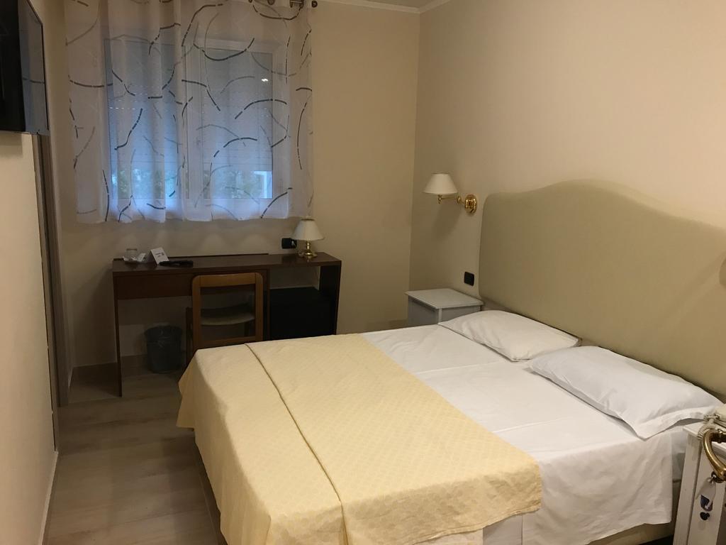 ホテル シッタ ディ コネリアーノ 部屋 写真